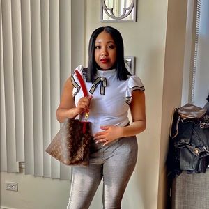 Meet your Posher, Moniquea